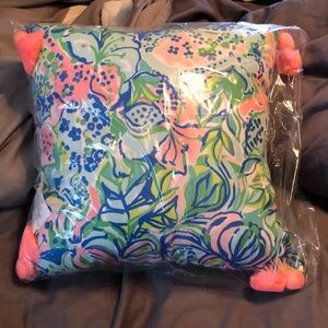 NWT LIKLY PULITZER PILLOW